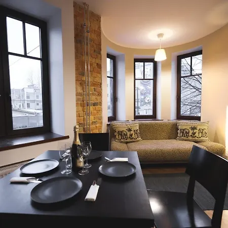 Stylish Studio In Quiet Center 아파트 *